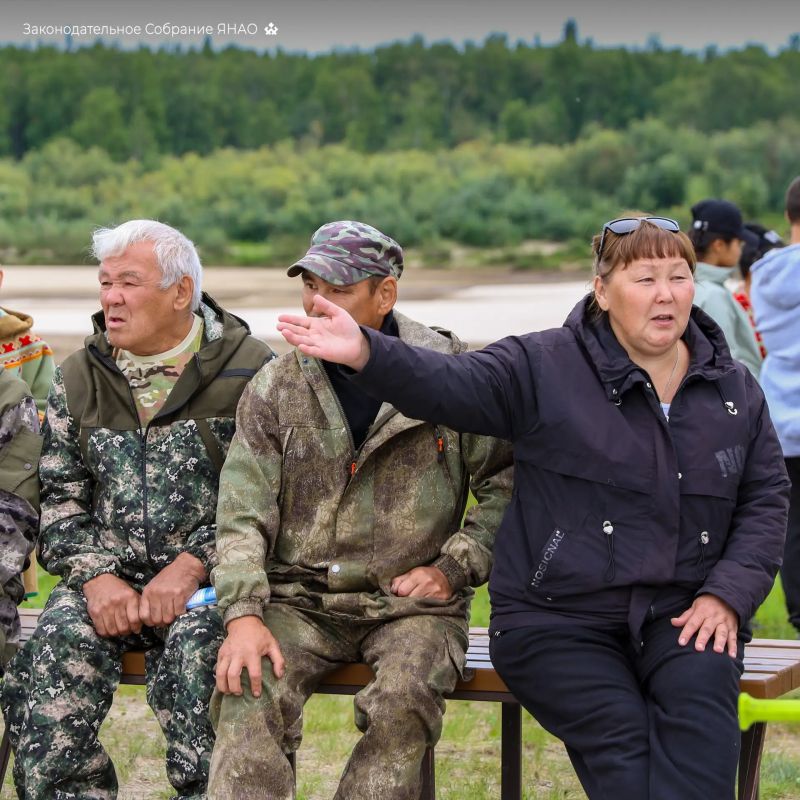 Председатель ямальского парламента Сергей Ямкин и члены рабочей группы по повышению благополучия КМНС посетили Красноселькупский район Председатель ямальского парламента Сергей Ямкин и члены рабочей группы по повышению благополучия КМНС посетили Красноселькупский район