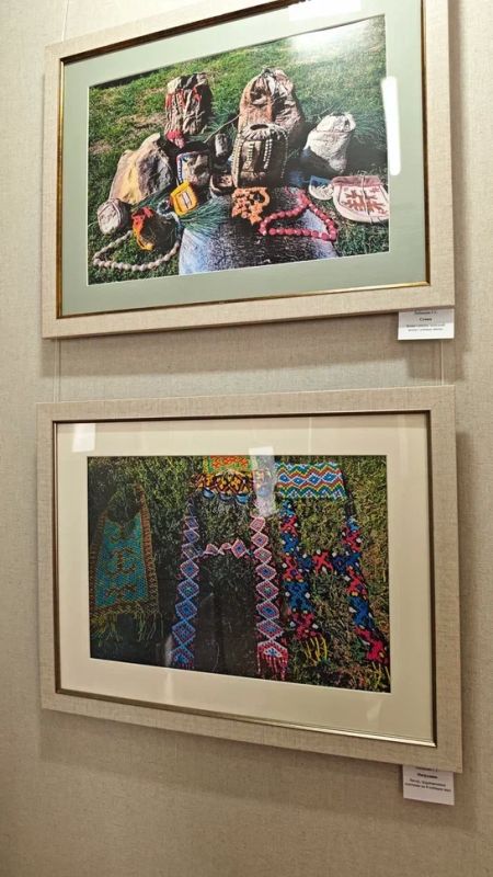В библиотеке «Наследие» собрались родные, друзья, коллеги и поклонники искусства на торжественном открытии фотовыставки «Утраченные виды ремёсел» («Ярэмам веранты щират») Галины Григорьевны Лобановой из деревни Казым-Мыс -... В библиотеке «Наследие» собрались родные, друзья, коллеги и поклонники искусства на торжественном открытии фотовыставки «Утраченные виды ремёсел» («Ярэмам веранты щират») Галины Григорьевны Лобановой из деревни Казым-Мыс -...