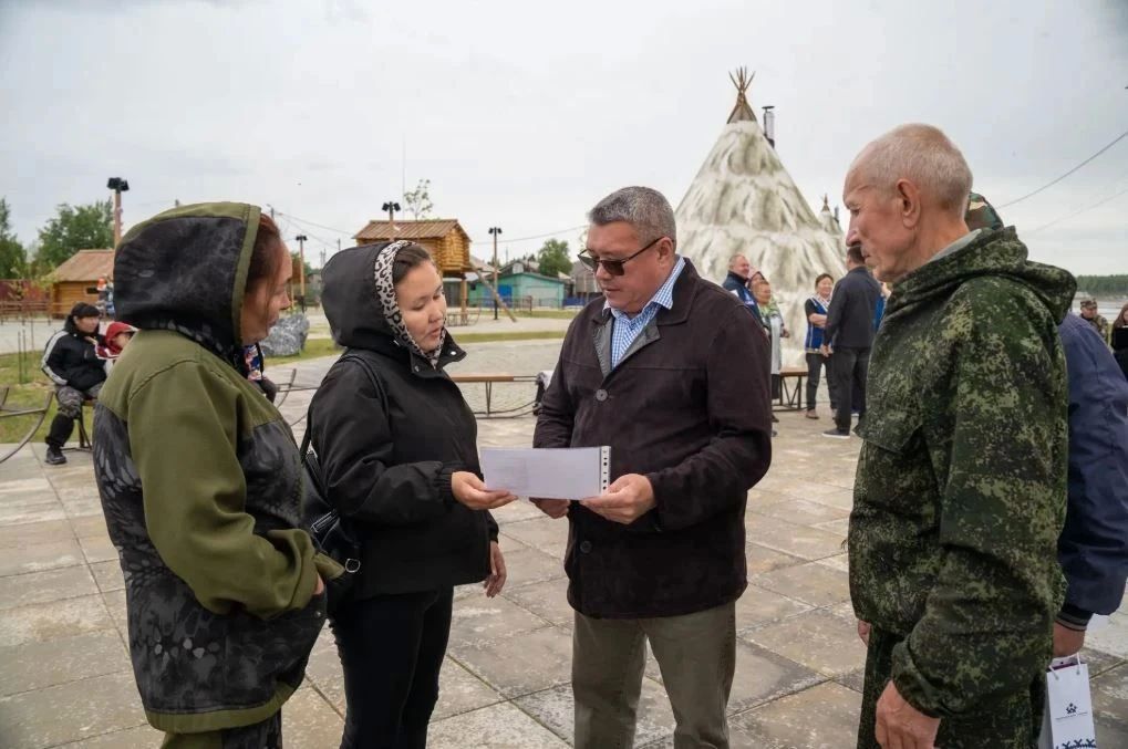 Жители Красноселькупского района озвучили свои просьбы рабочей группе Жители Красноселькупского района озвучили свои просьбы рабочей группе