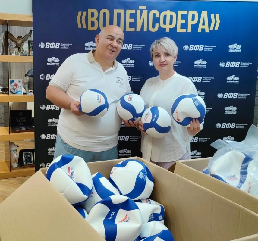 Ямал стал первым на Урале обладателем новых мячей «Волейсферы» Ямал стал первым на Урале обладателем новых мячей «Волейсферы»