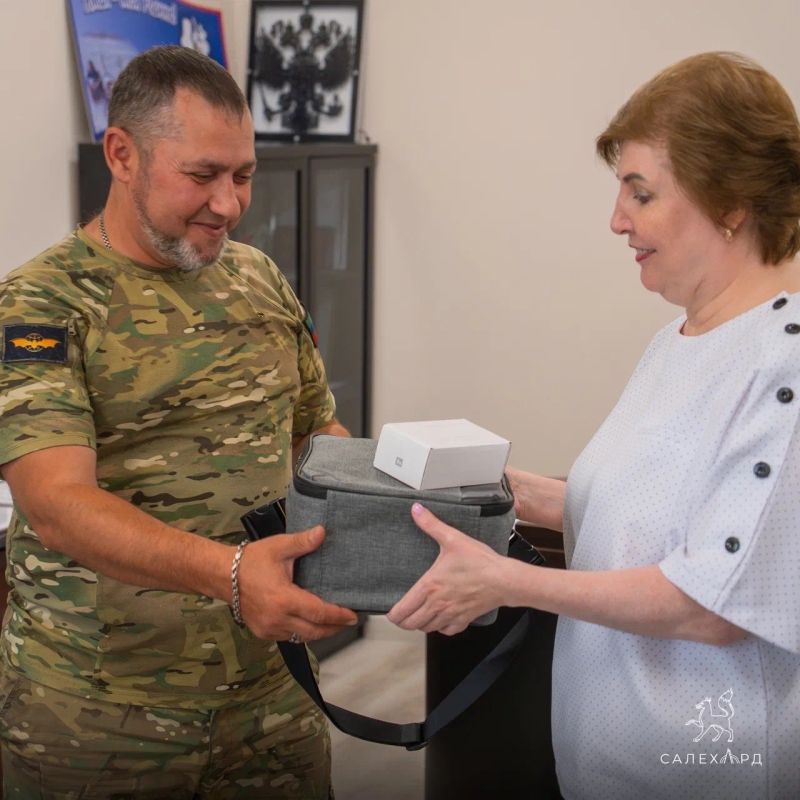 Салехардским военнослужащим передали очередную партию спецоборудования и экипировки Салехардским военнослужащим передали очередную партию спецоборудования и экипировки