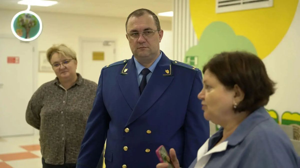 Прокурор Приуральского района Андрей Колочев принял участие в приемке МДОУ Детский сад "Солнышко" и МОУ Школа с. Аксарка к новому учебному году
