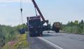 В Новом Уренгое автоинспекторы помогли водителю на загородной автодороге