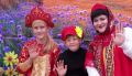 Молодежное озеро в Новом Уренгое превратилось в гастрономический разгуляй — на берегу всех аппетитно зазывал большой «Фестиваль русской кухни»
