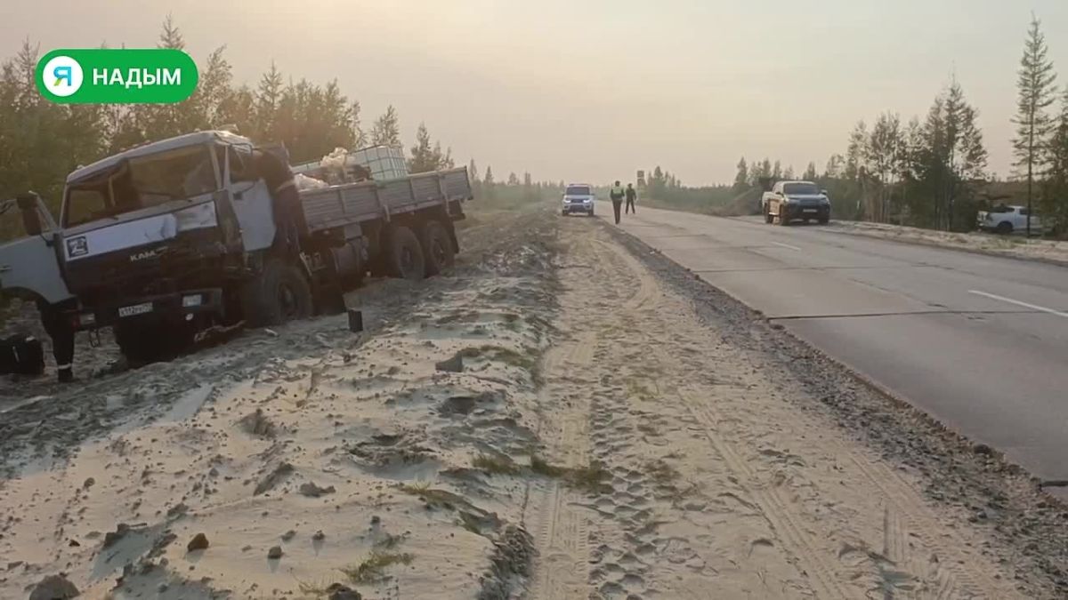 ДТП под Пангодами: столкнулись КАМАЗ и автобус
