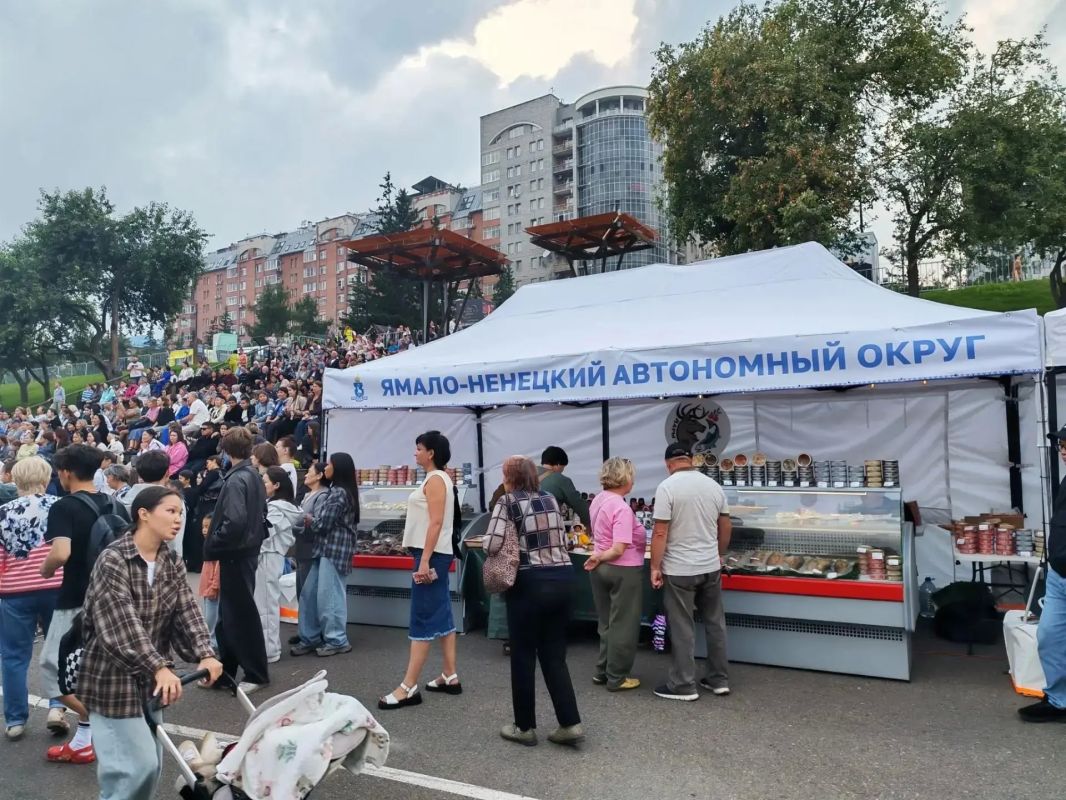 На набережной Красноярска развернулась настоящая северная ярмарка На набережной Красноярска развернулась настоящая северная ярмарка
