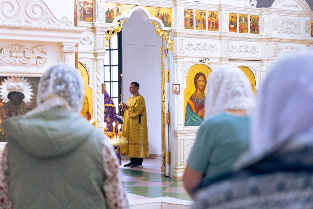 Православные верующие отмечают Медовый спас на Ямале Православные верующие отмечают Медовый спас на Ямале