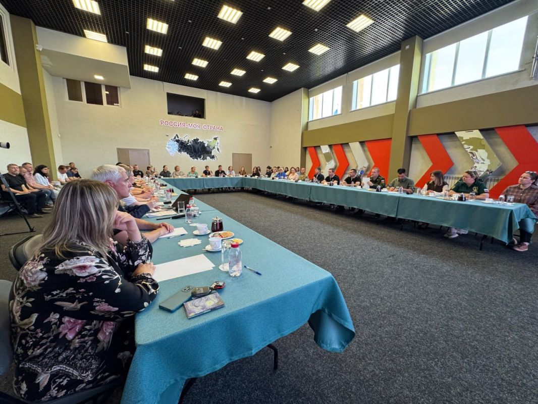 Губернатор Ямала провел в Ноябрьске встречу с участниками СВО и членами их семей