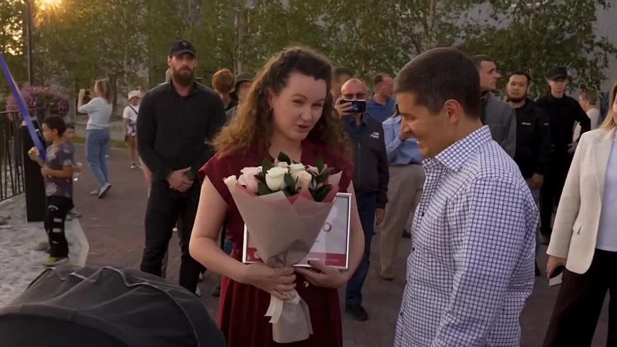 Семья из Ноябрьска стала юбилейной, четырёхсотой обладательницей сертификата на региональный маткапитал