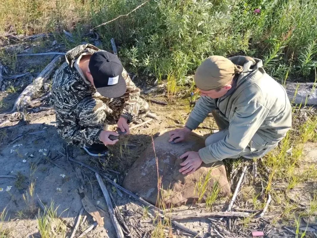 С Днём археолога!. Археологи помогают нам заглянуть в прошлое и узнать больше об истории родного края С Днём археолога!. Археологи помогают нам заглянуть в прошлое и узнать больше об истории родного края