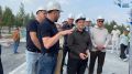 Дмитрий Артюхов во время Честного маршрута в Муравленко посетил стройку новой поликлиники
