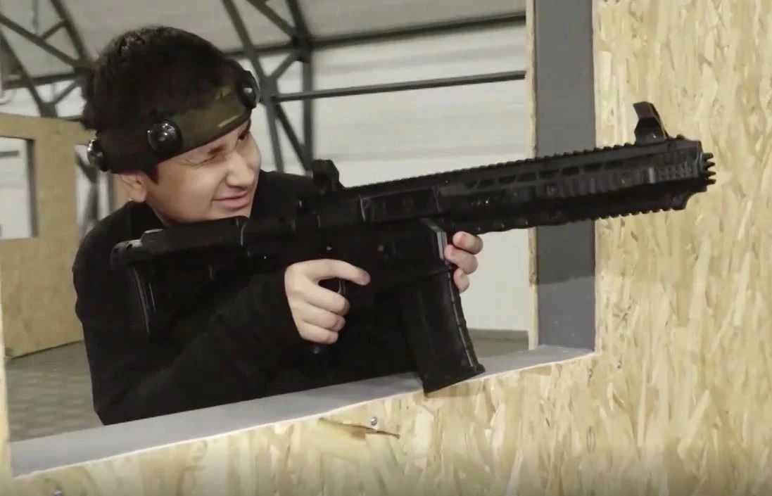 Боевое мастерство по-ямальски: кадеты оттачивают тактику в лазертаге