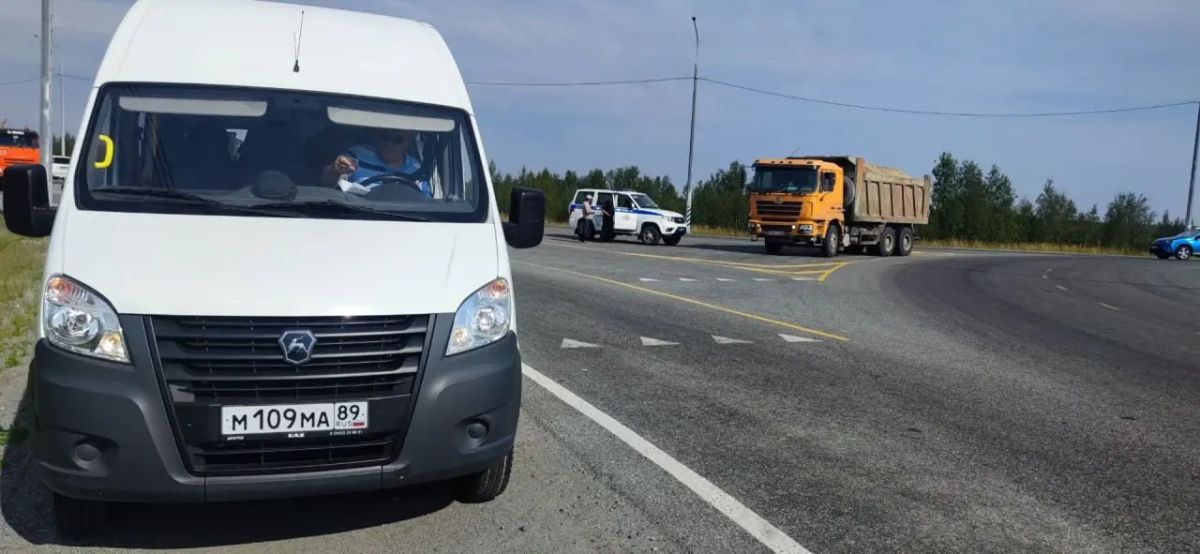 В Салехарде Госавтоинспекция проверила грузовой и пассажирский транспорт В Салехарде Госавтоинспекция проверила грузовой и пассажирский транспорт