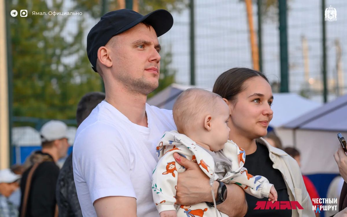 На встрече с Дмитрием Артюховым в Губкинском в объектив попали самые заботливые молодые папы и мамы со своими малышами, которые провели время не менее продуктивно, чем взрослые На встрече с Дмитрием Артюховым в Губкинском в объектив попали самые заботливые молодые папы и мамы со своими малышами, которые провели время не менее продуктивно, чем взрослые