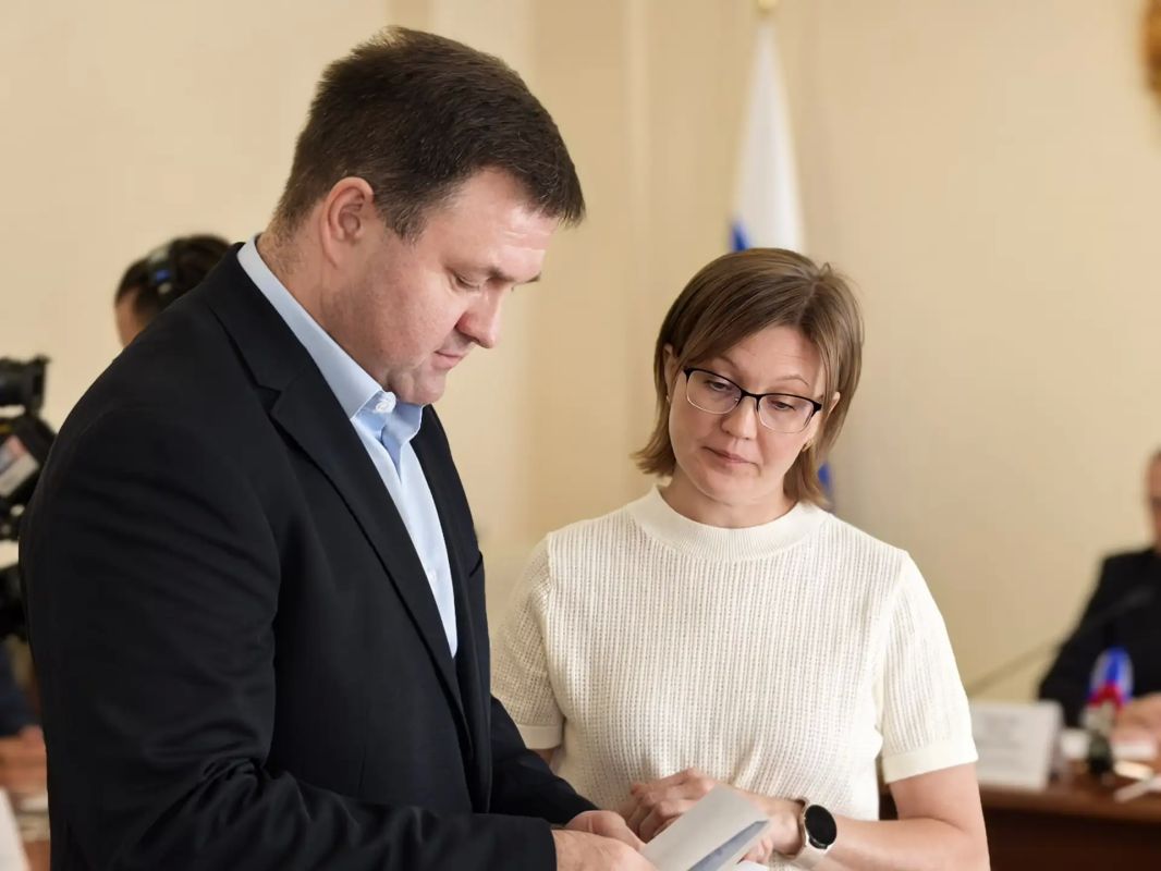 В Избиркоме Ямала прошла жеребьевка по распределению бесплатного эфирного времени и печатной площади в СМИ для размещения агитационных материалов кандидатов и партий на выборах в Государственную Думу и Тюменскую областную... В Избиркоме Ямала прошла жеребьевка по распределению бесплатного эфирного времени и печатной площади в СМИ для размещения агитационных материалов кандидатов и партий на выборах в Государственную Думу и Тюменскую областную...