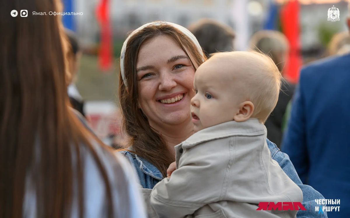 На встрече с Дмитрием Артюховым в Губкинском в объектив попали самые заботливые молодые папы и мамы со своими малышами, которые провели время не менее продуктивно, чем взрослые На встрече с Дмитрием Артюховым в Губкинском в объектив попали самые заботливые молодые папы и мамы со своими малышами, которые провели время не менее продуктивно, чем взрослые
