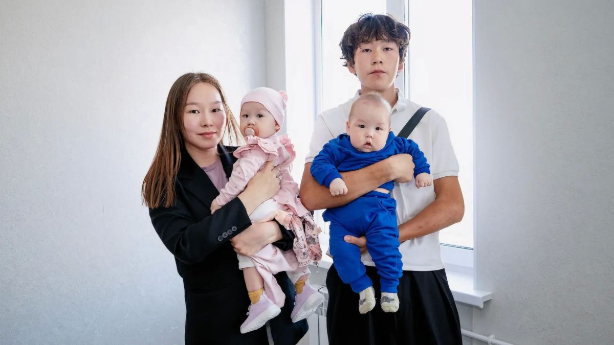 В Яр-Сале шесть семей получили ключи от двухэтажных квартир В Яр-Сале шесть семей получили ключи от двухэтажных квартир