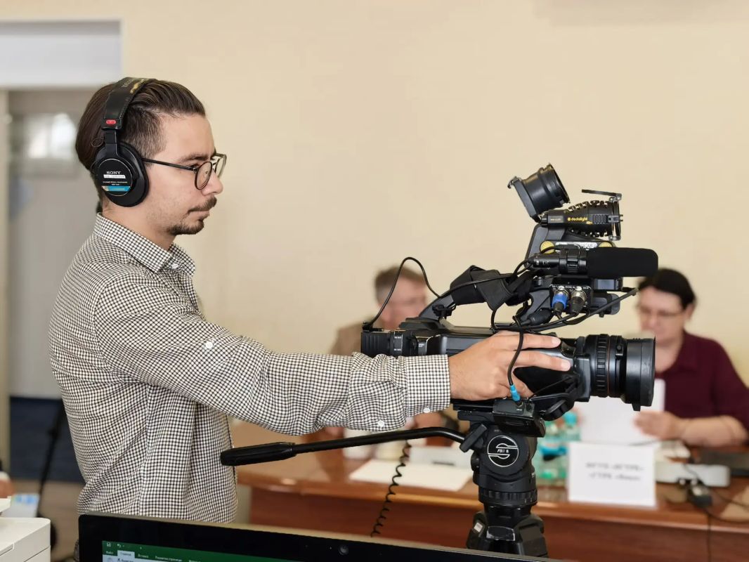 В Избиркоме Ямала прошла жеребьевка по распределению бесплатного эфирного времени и печатной площади в СМИ для размещения агитационных материалов кандидатов и партий на выборах в Государственную Думу и Тюменскую областную... В Избиркоме Ямала прошла жеребьевка по распределению бесплатного эфирного времени и печатной площади в СМИ для размещения агитационных материалов кандидатов и партий на выборах в Государственную Думу и Тюменскую областную...