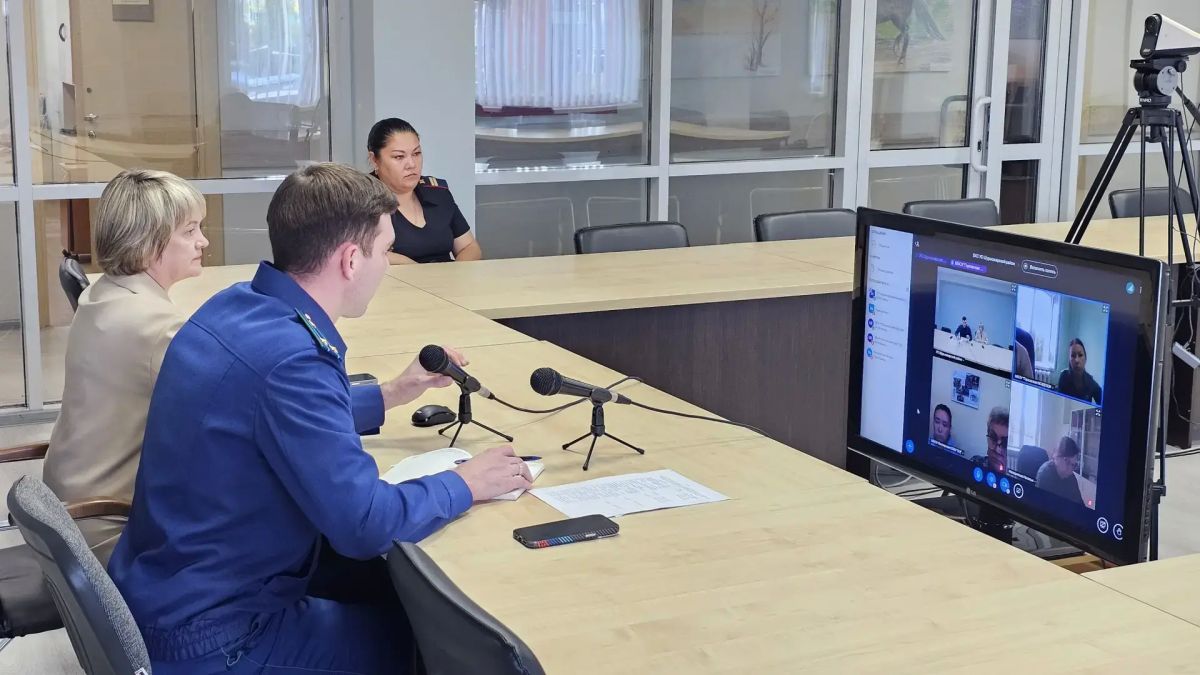 Прокурор Шурышкарского района Иван Борчанинов провел встречу с родителями учеников и педагогами Горковской специальной (коррекционной) школы-интерната Прокурор Шурышкарского района Иван Борчанинов провел встречу с родителями учеников и педагогами Горковской специальной (коррекционной) школы-интерната