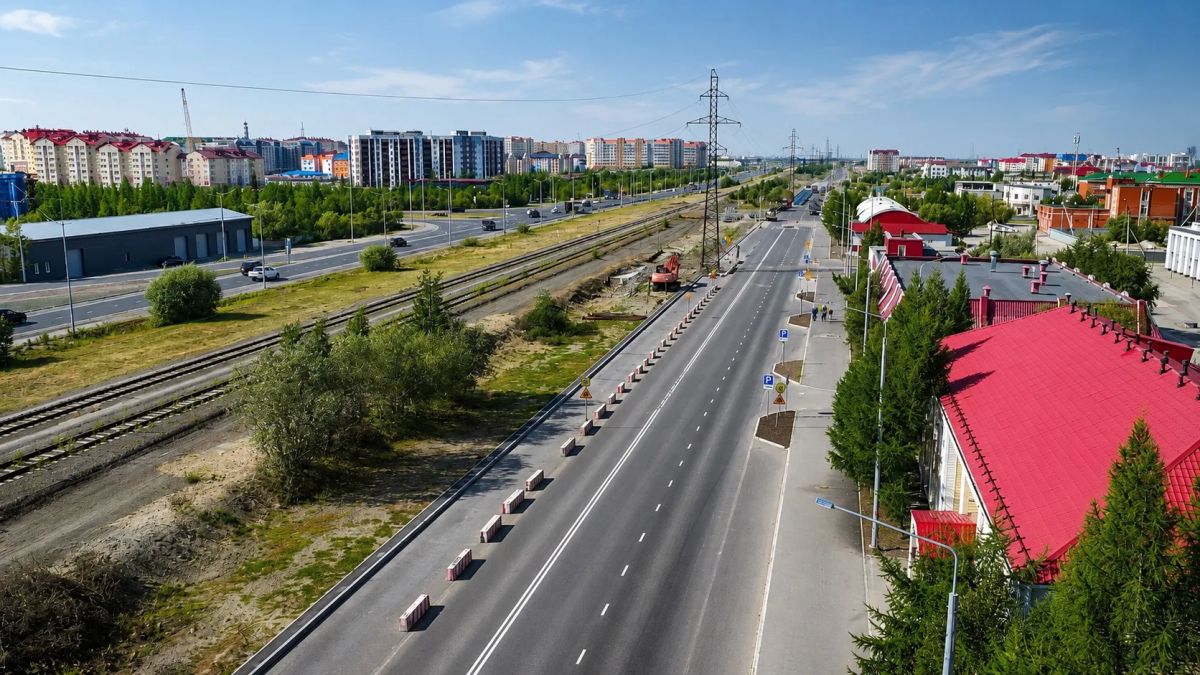В Новом Уренгое реконструируют 6,46 км городских дорог В Новом Уренгое реконструируют 6,46 км городских дорог