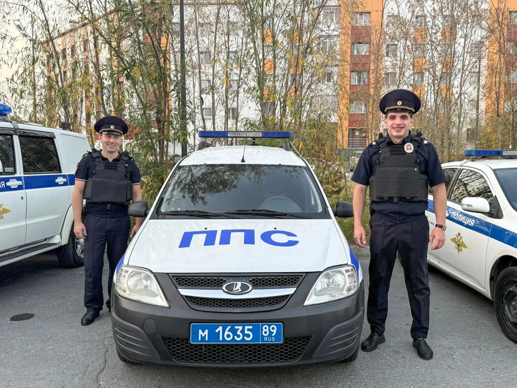 В Новом Уренгое прошёл общегородской гарнизонный развод нарядов, заступающих на охрану общественного порядка В Новом Уренгое прошёл общегородской гарнизонный развод нарядов, заступающих на охрану общественного порядка
