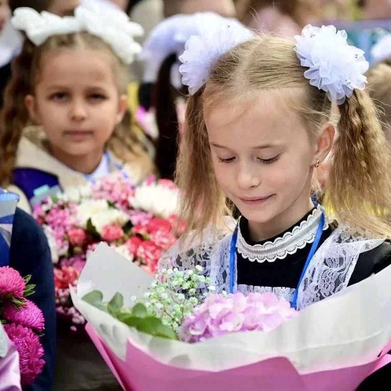 А что, если подарить учителю один букет, а не тридцать?