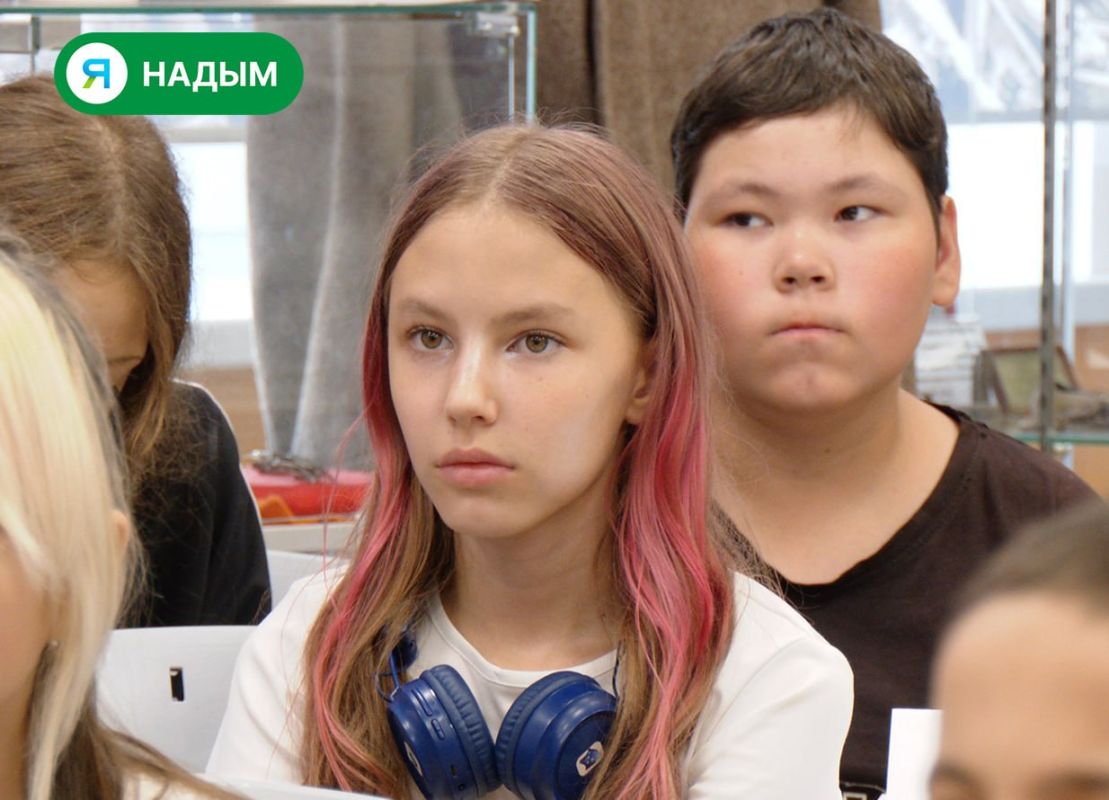 Память, у которой нет срока давности: в Надымской школе № 2 прошло музейное погружение «Преступление без права на забвение» Память, у которой нет срока давности: в Надымской школе № 2 прошло музейное погружение «Преступление без права на забвение»