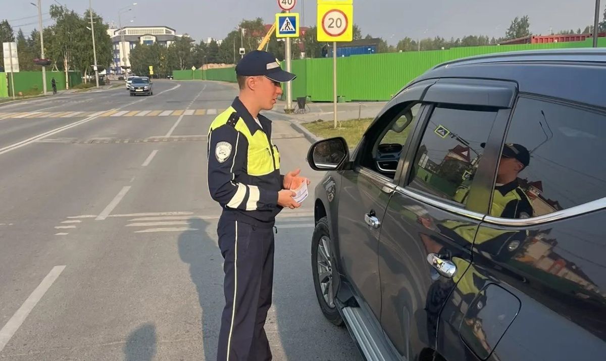 Пуровские автоинспекторы напомнили взрослым и детям о правилах дорожного движения в рамках акции «Внимание — дети!» Пуровские автоинспекторы напомнили взрослым и детям о правилах дорожного движения в рамках акции «Внимание — дети!»