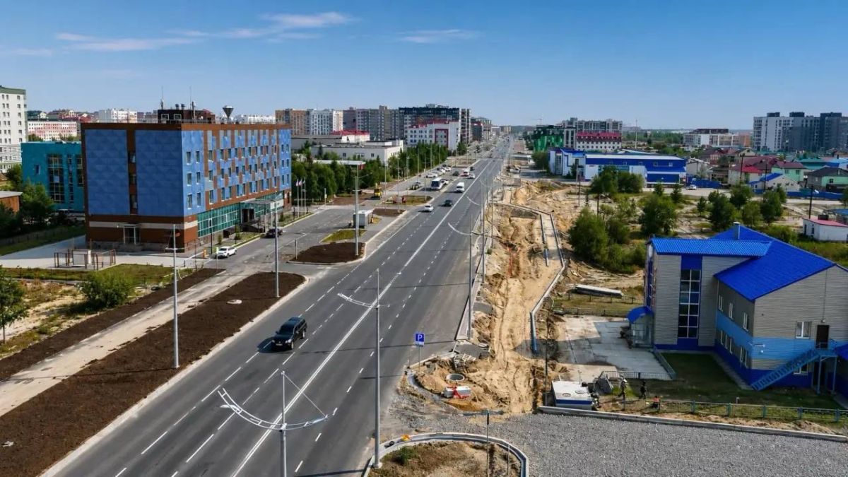 В Новом Уренгое продолжается реконструкция дорог В Новом Уренгое продолжается реконструкция дорог