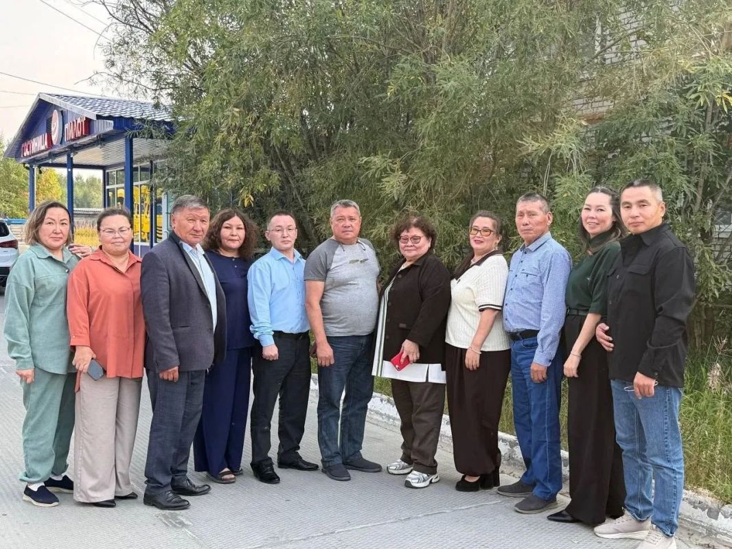 Председатель ямальского парламента Сергей Ямкин провел встречу в Тарко-Сале с представителями Ассоциации «Ямал-потомкам!» и активом Совета коренных малочисленных народов Севера при главе района Председатель ямальского парламента Сергей Ямкин провел встречу в Тарко-Сале с представителями Ассоциации «Ямал-потомкам!» и активом Совета коренных малочисленных народов Севера при главе района