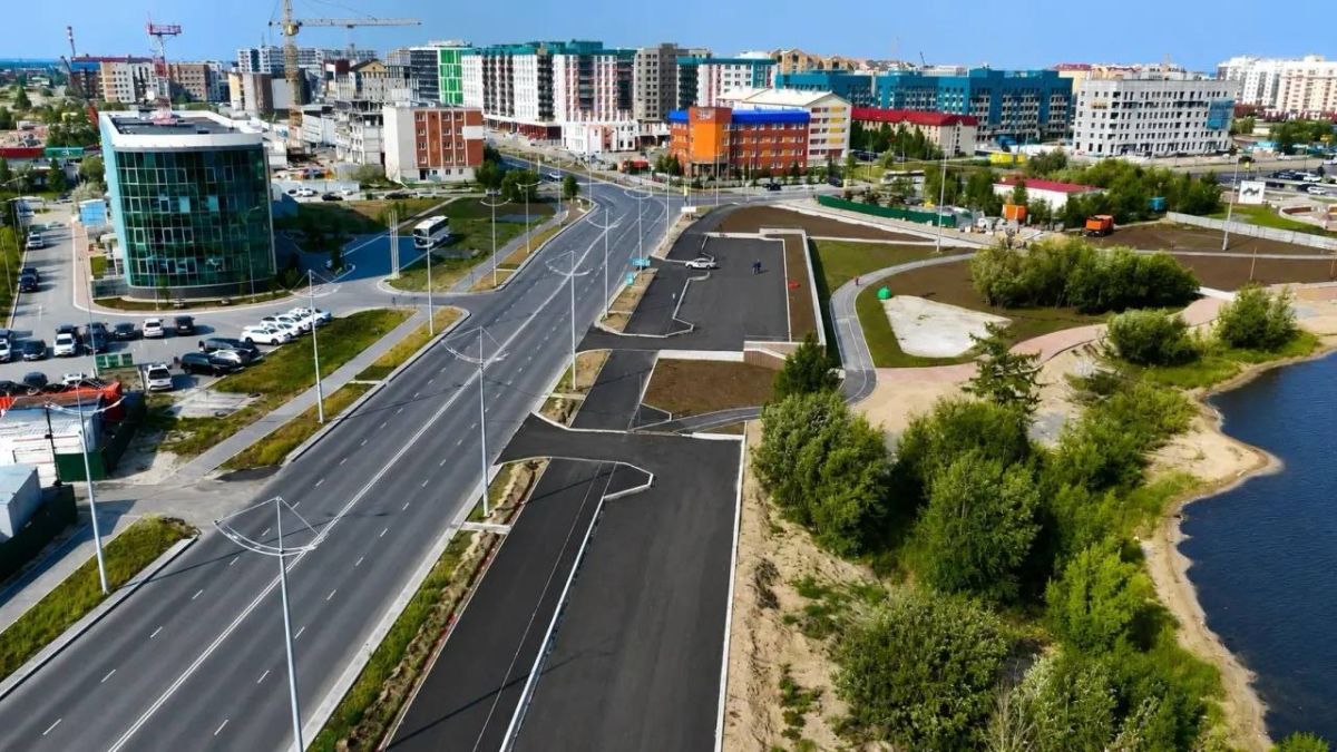 В Новом Уренгое продолжается реконструкция дорог В Новом Уренгое продолжается реконструкция дорог