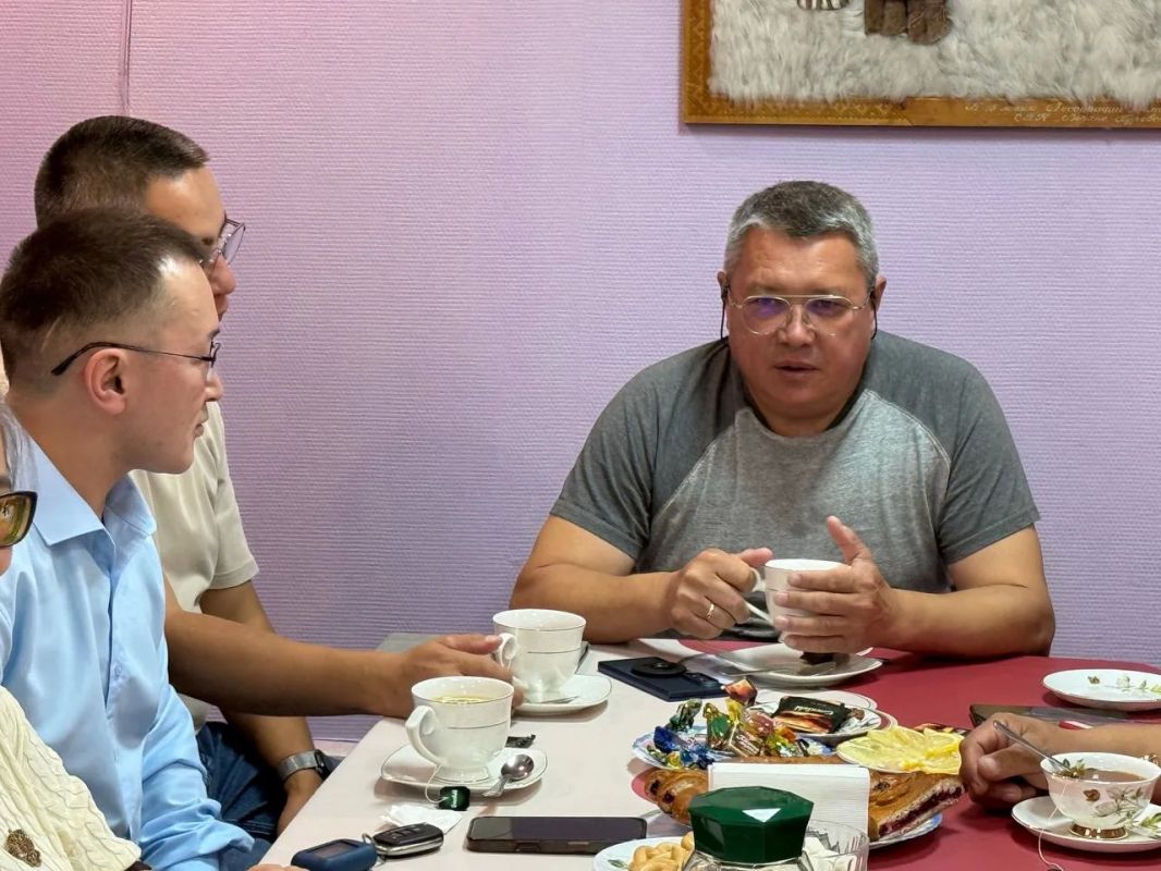 В Тарко-Сале провёл встречу с представителями ассоциации «Ямал-потомкам» и активом Совета КМНС при главе района В Тарко-Сале провёл встречу с представителями ассоциации «Ямал-потомкам» и активом Совета КМНС при главе района