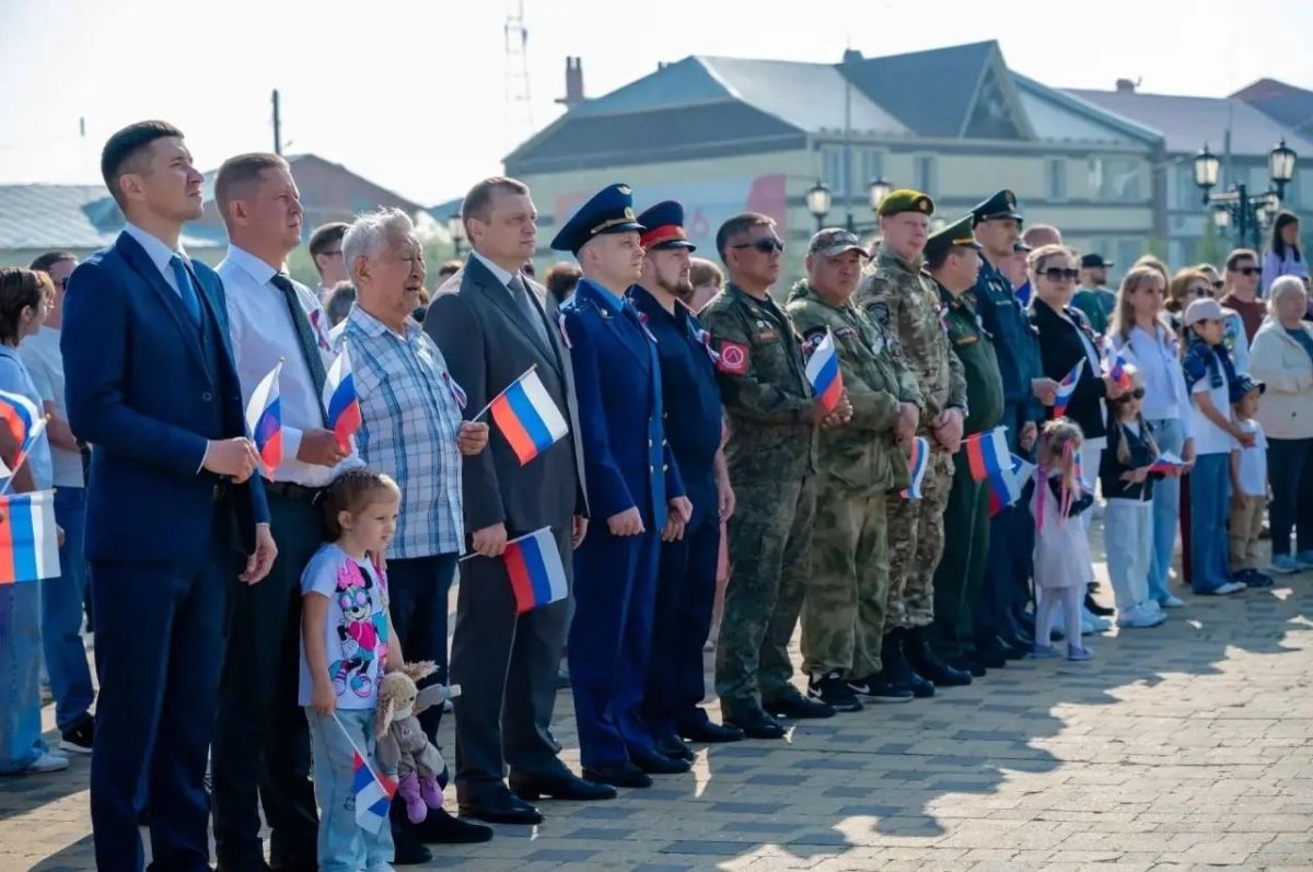 Сотрудники территориальных подразделений СК России по ЯНАО приняли участие в праздновании Дня Государственного флага России Сотрудники территориальных подразделений СК России по ЯНАО приняли участие в праздновании Дня Государственного флага России
