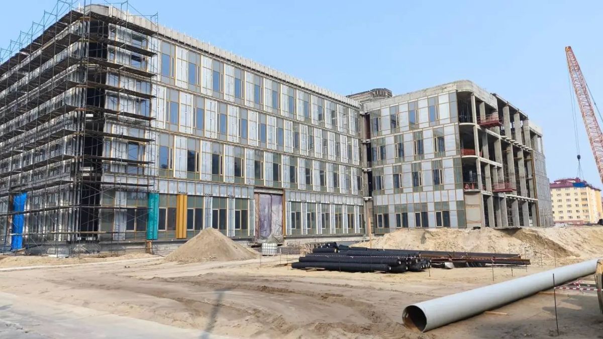 Современная поликлиника в Новом Уренгое готова наполовину