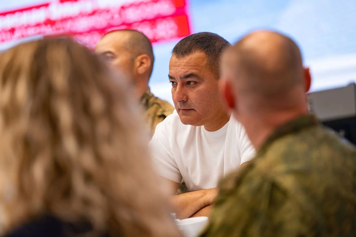 Дмитрий Артюхов: На встрече с участниками СВО в Новом Уренгое обсудили меры поддержки для защитников и их семей Дмитрий Артюхов: На встрече с участниками СВО в Новом Уренгое обсудили меры поддержки для защитников и их семей