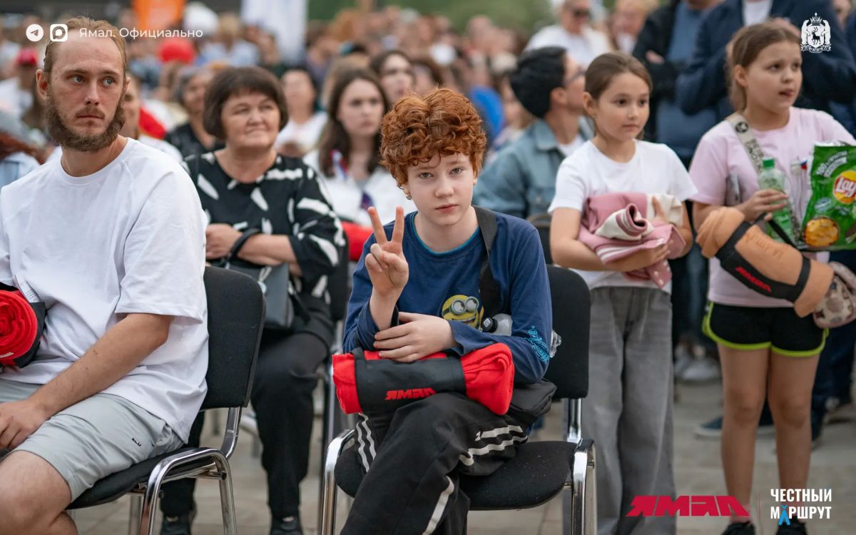На большую встречу с Дмитрием Артюховым в Новом Уренгое пришли 2800 человек На большую встречу с Дмитрием Артюховым в Новом Уренгое пришли 2800 человек