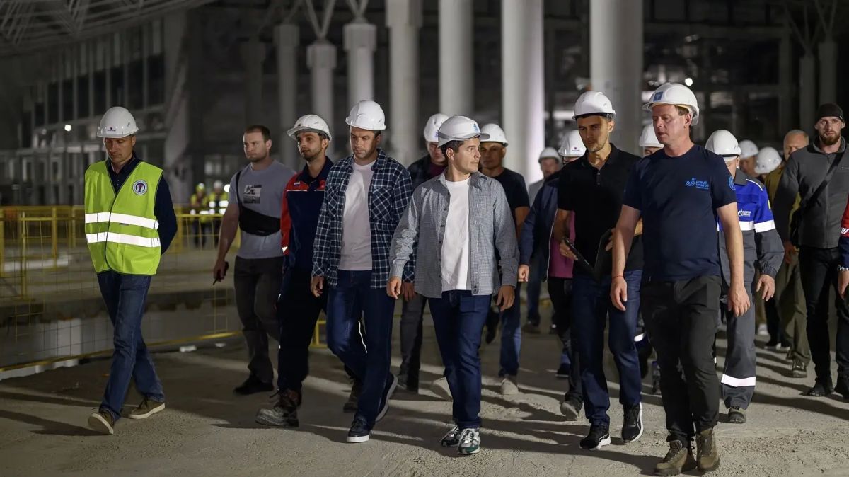 Дмитрий Артюхов проверил ход строительства арт-центра «ГАЗ» и галереи «Уренгой» Дмитрий Артюхов проверил ход строительства арт-центра «ГАЗ» и галереи «Уренгой»