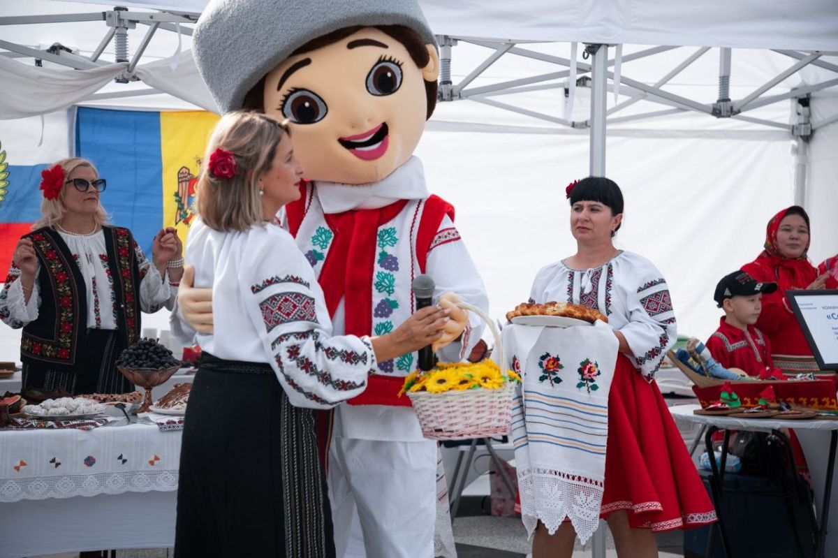Центр согласия, красоты, вкуса и настоящего радушия сегодня был возле «Миксера»! Центр согласия, красоты, вкуса и настоящего радушия сегодня был возле «Миксера»!