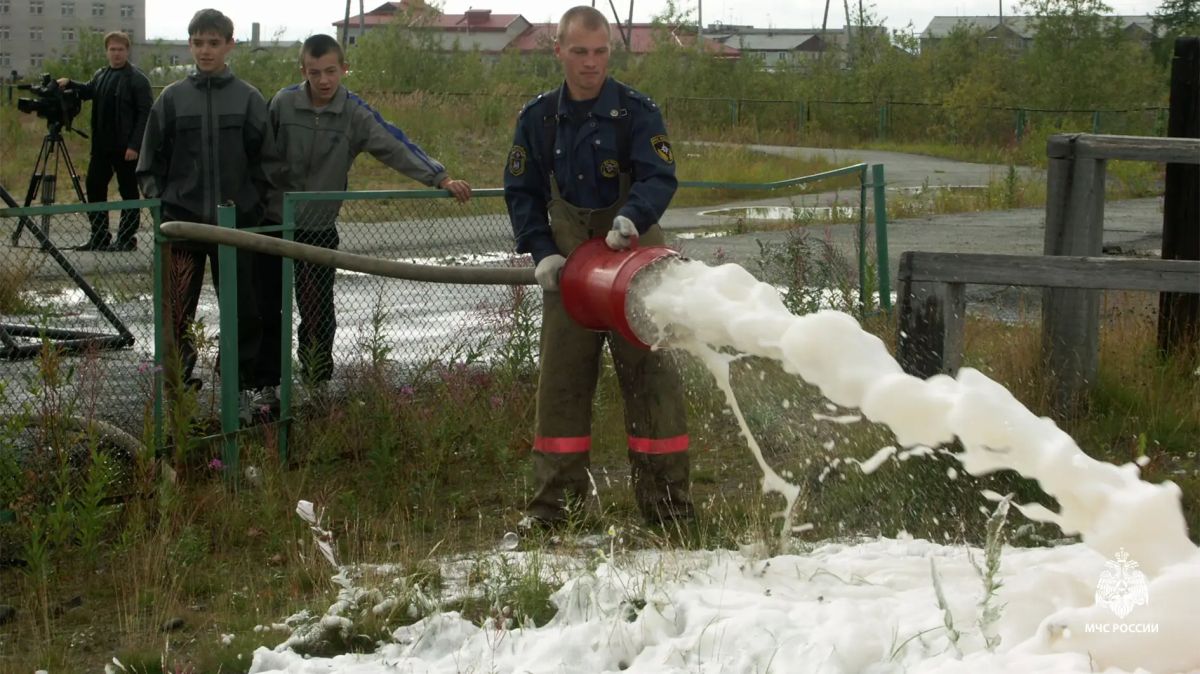 Сотрудники проводили в последний путь бывшего коллегу, погибшего при выполнении боевого задания в зоне проведения специальной военной операции Сотрудники проводили в последний путь бывшего коллегу, погибшего при выполнении боевого задания в зоне проведения специальной военной операции