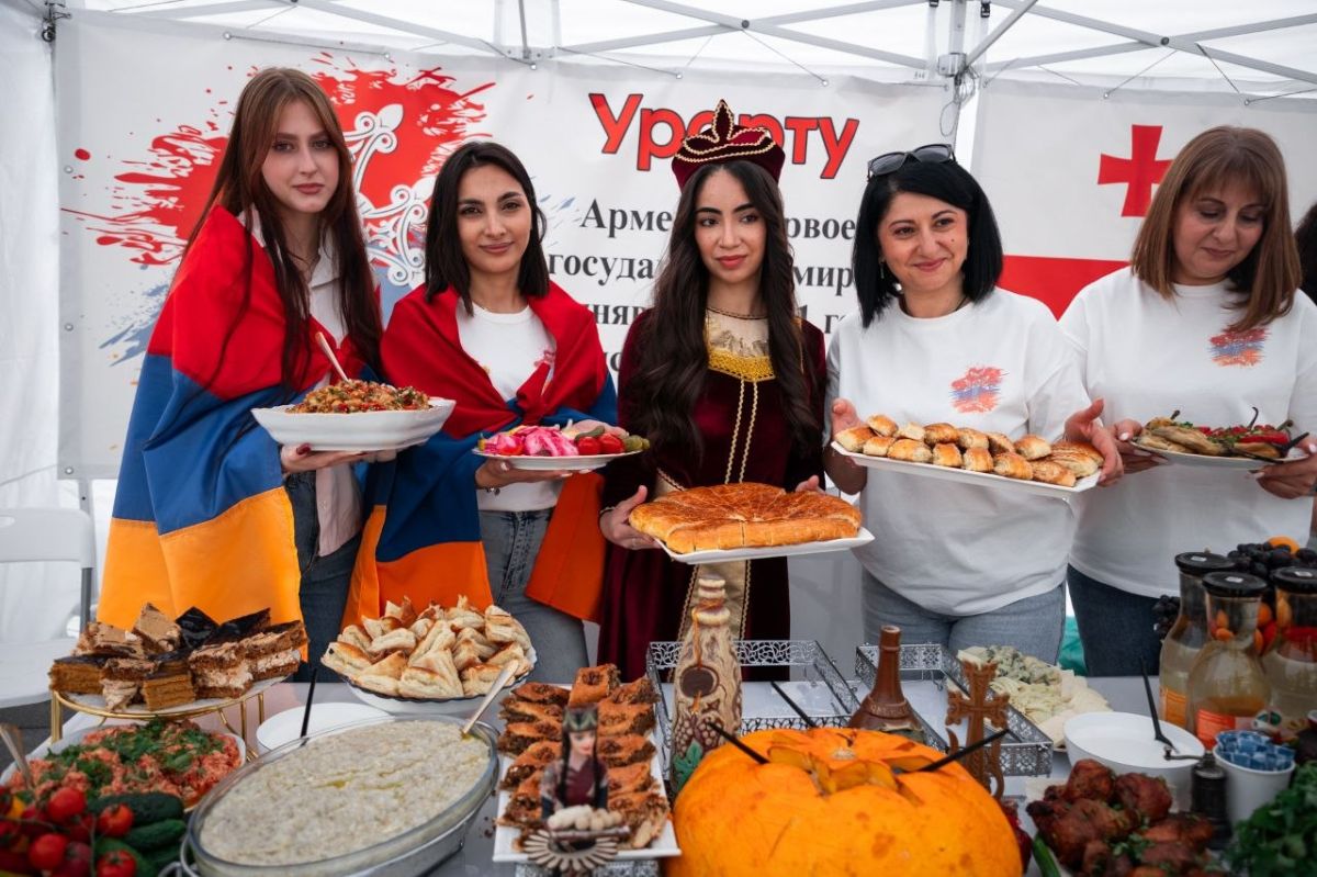 Центр согласия, красоты, вкуса и настоящего радушия сегодня был возле «Миксера»! Центр согласия, красоты, вкуса и настоящего радушия сегодня был возле «Миксера»!