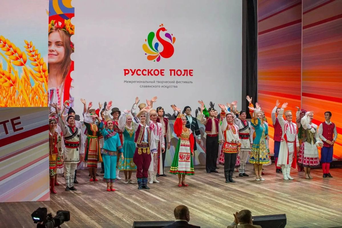 День флага и единство культур: коллектив ямальского представительства в Москве на «Русском поле»