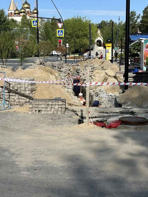 От подписчика:. А этому тротуару хоть год есть? Честно, уже устал от нашей традиции: «сделали — сломали — переделали» От подписчика:. А этому тротуару хоть год есть? Честно, уже устал от нашей традиции: «сделали — сломали — переделали»