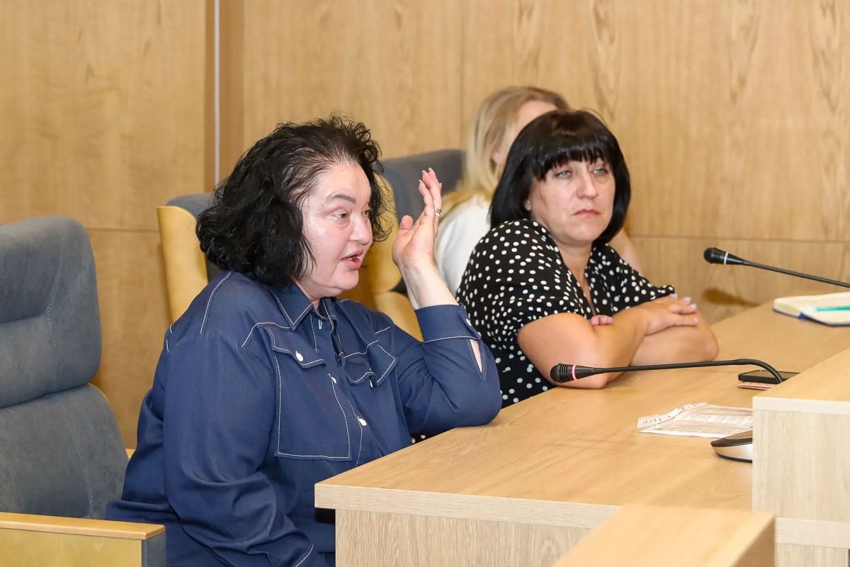 По поручению Дмитрия Андреевича встретились с жильцами десятого дома по улице Топчева По поручению Дмитрия Андреевича встретились с жильцами десятого дома по улице Топчева