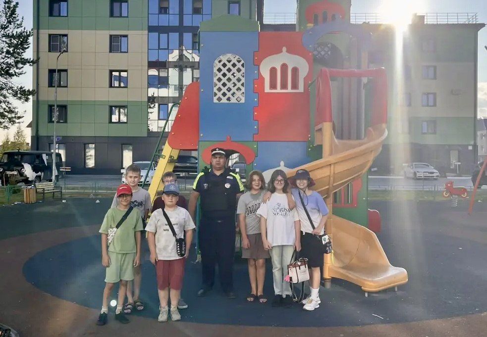 В рамках акции «Внимание — Дети!» губкинские автоинспекторы провели профилактические беседы с детьми В рамках акции «Внимание — Дети!» губкинские автоинспекторы провели профилактические беседы с детьми