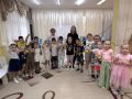 Сотрудники Госавтоинспекции Пуровского района напомнили ребятам из детского сада о правилах дорожной безопасности