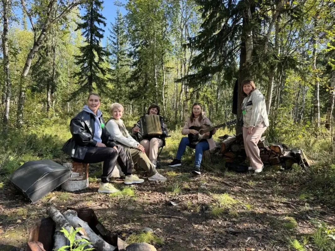 Педагоги Салехарда завершили августовское совещание одной командой Педагоги Салехарда завершили августовское совещание одной командой