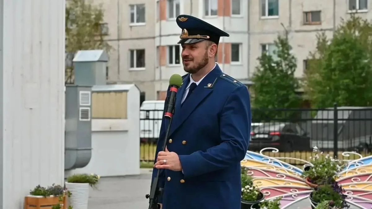 Прокуроры городов и районов приняли участие в торжественных линейках, посвященных Дню знаний Прокуроры городов и районов приняли участие в торжественных линейках, посвященных Дню знаний