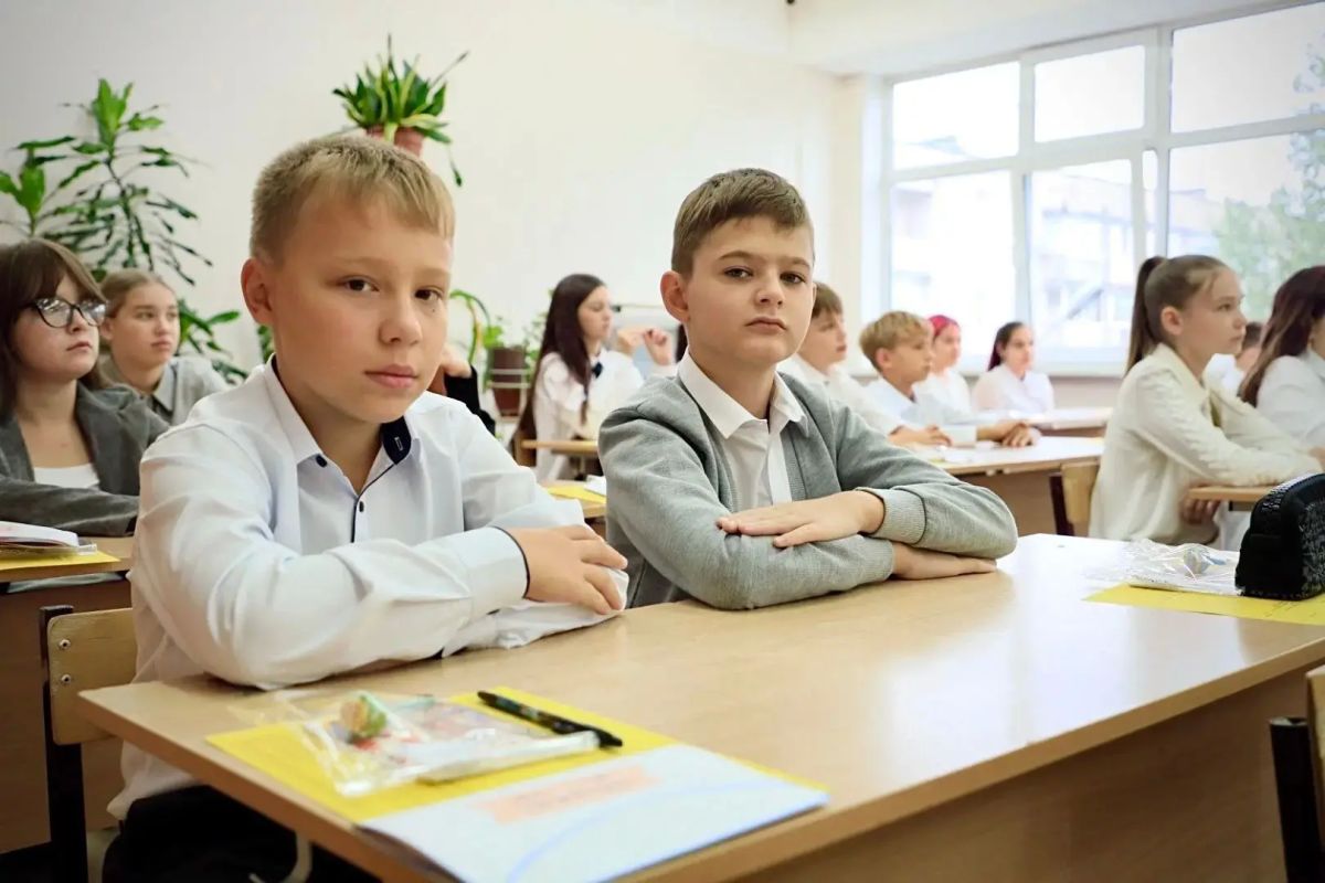 Алексей Романов: Сегодня весь город будто дышит поособенному: в Ноябрьске звучат первые звонки, и в каждом из них - тысячи историй Алексей Романов: Сегодня весь город будто дышит поособенному: в Ноябрьске звучат первые звонки, и в каждом из них - тысячи историй