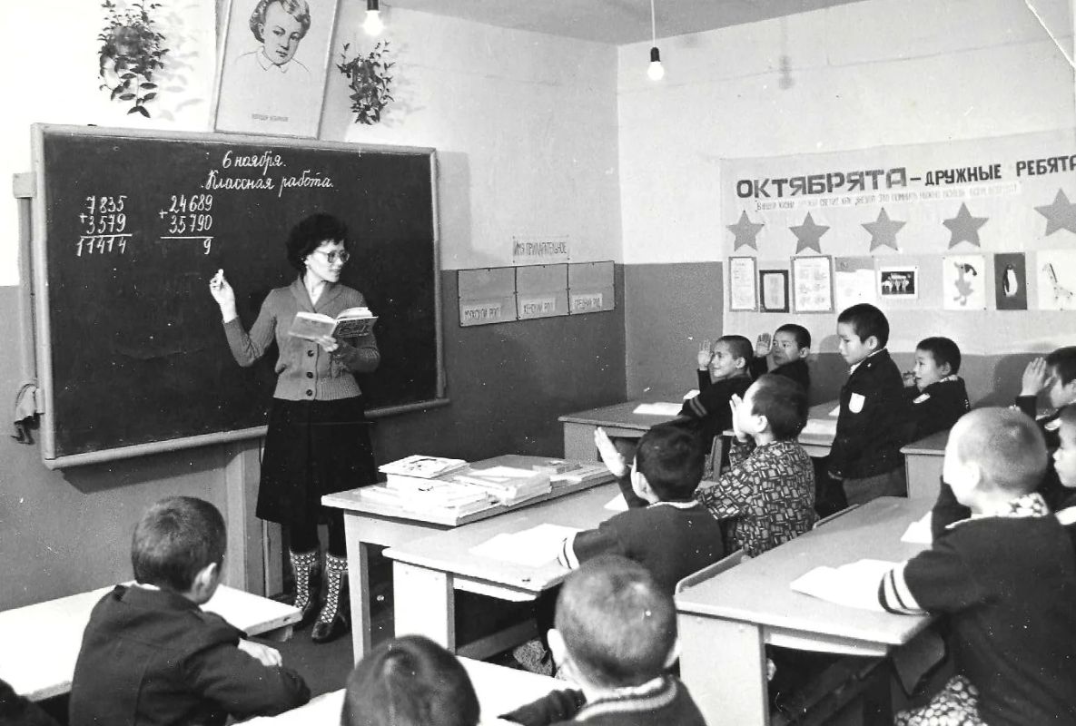 С Днём знаний! Школьная история Ямала в архивных кадрах С Днём знаний! Школьная история Ямала в архивных кадрах