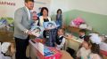 Первоклассникам Волновахи вручили школьные наборы